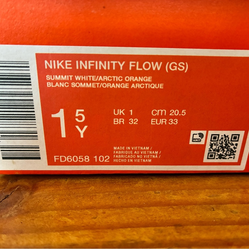 Nike White and Pink Sneakers with Orange Accents - Picture 6 of 6